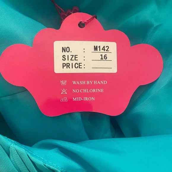 Dress - Picture 8 of 8